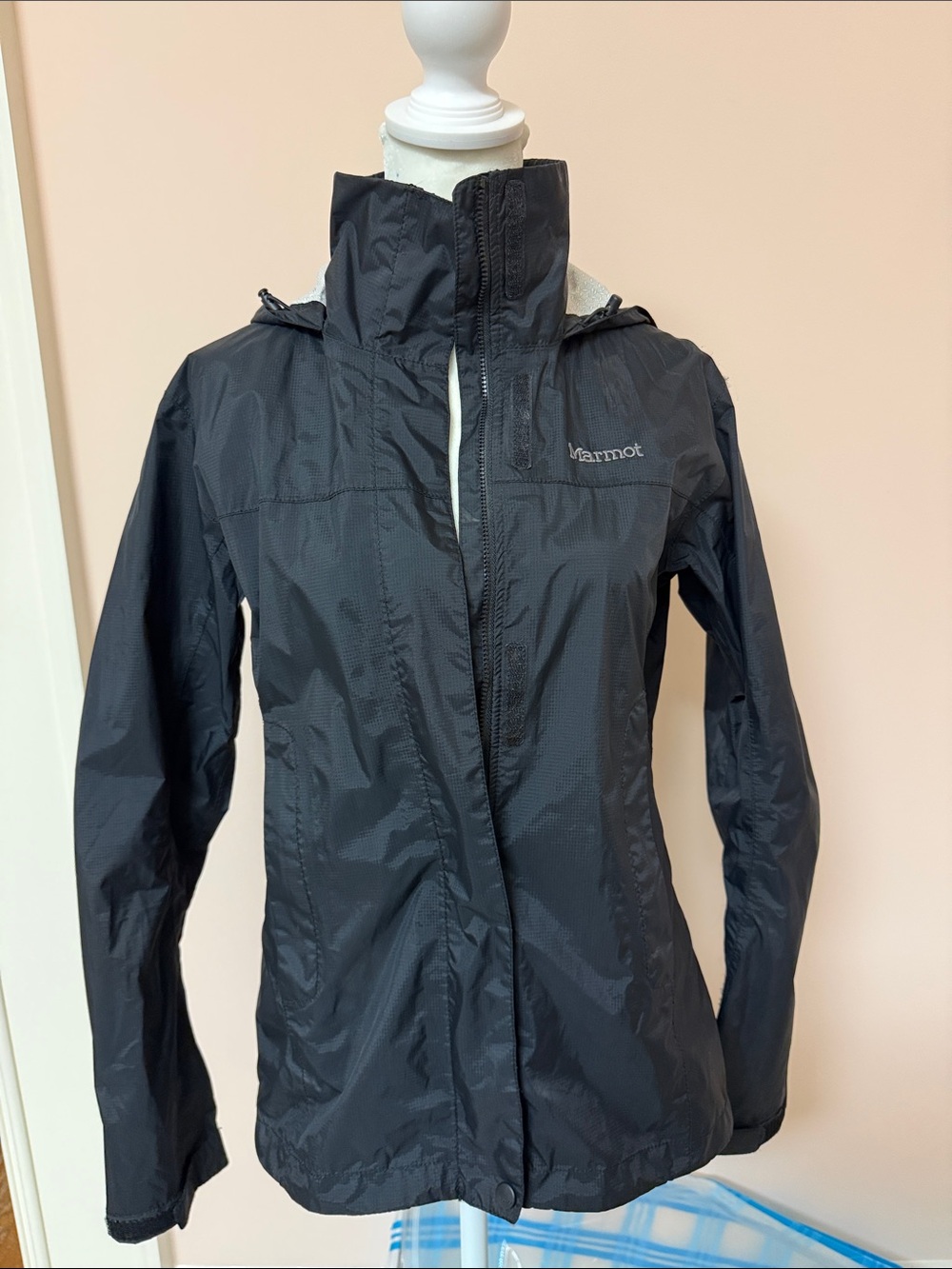 Marmot Women's Black Hooded Rain Jacket   Size XS